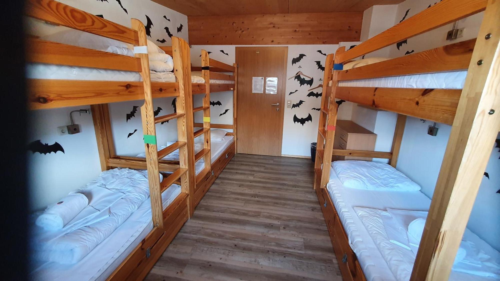 אלמאו Alpking Hostel מראה חיצוני תמונה