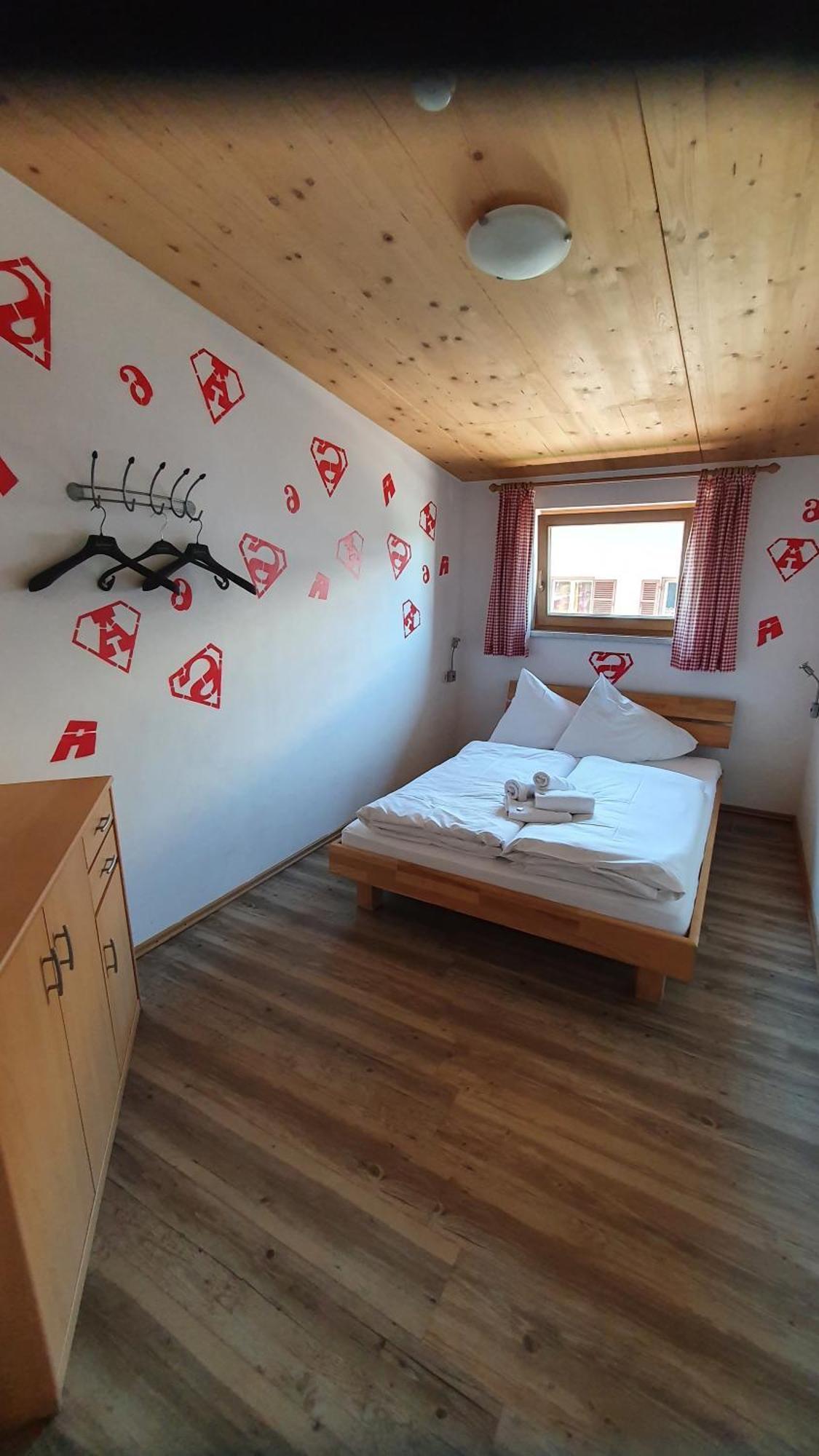 אלמאו Alpking Hostel מראה חיצוני תמונה