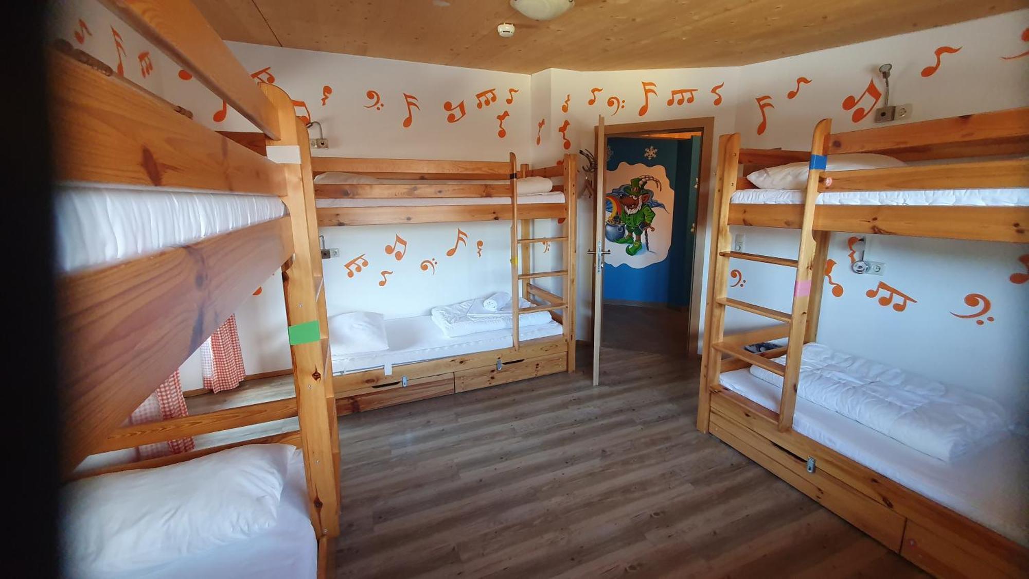 אלמאו Alpking Hostel מראה חיצוני תמונה