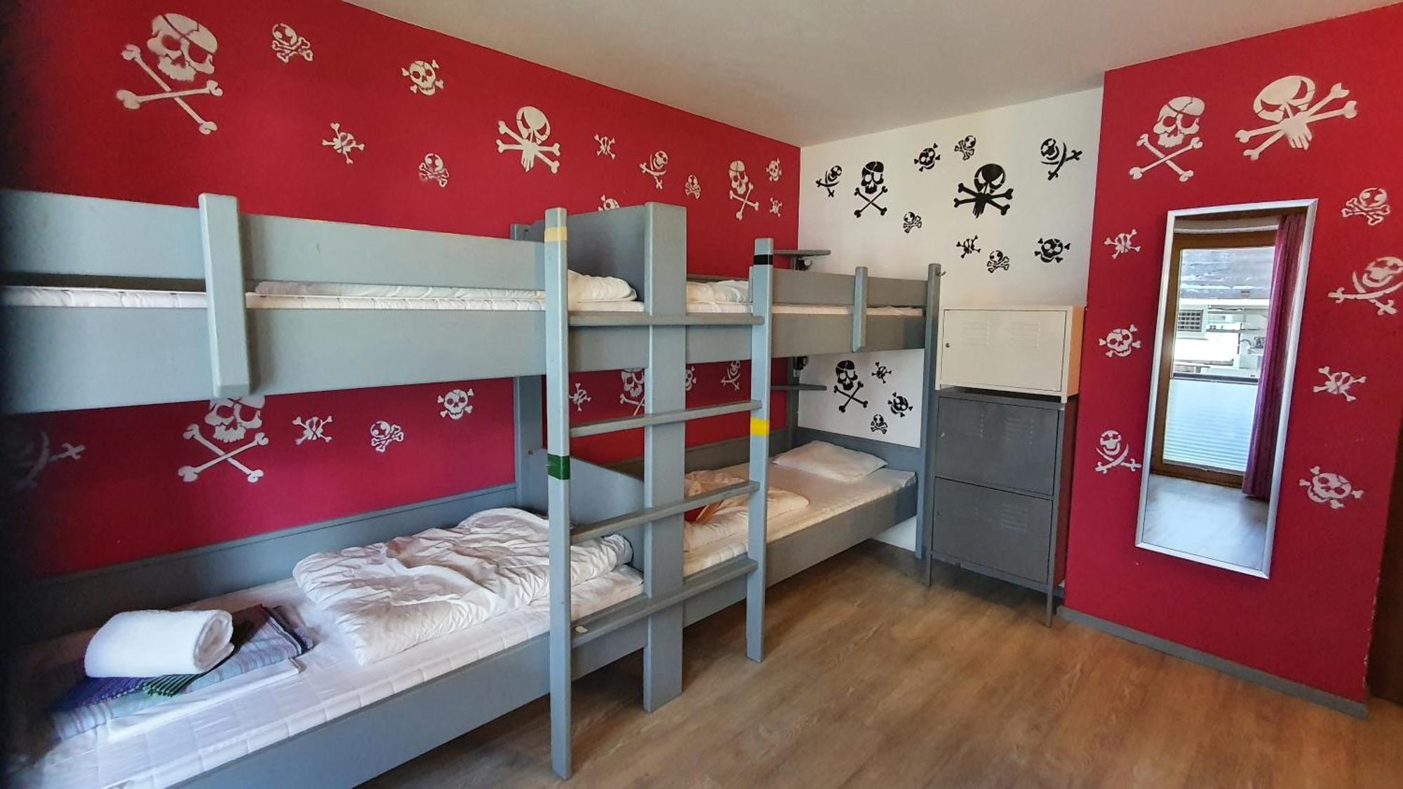 אלמאו Alpking Hostel מראה חיצוני תמונה